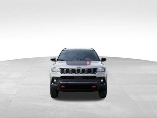 Silver Zynith 2026 Jeep Compass Trailhawk