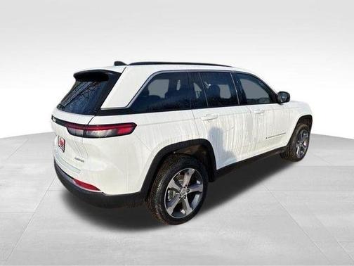 Bright White Clearcoat 2026 Jeep Grand Cherokee Limited