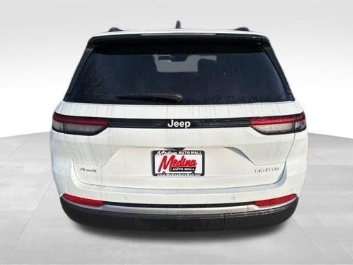 Bright White Clearcoat 2026 Jeep Grand Cherokee Limited