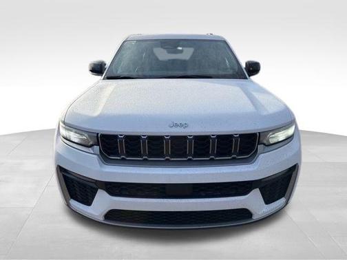 Bright White Clearcoat 2026 Jeep Grand Cherokee Limited