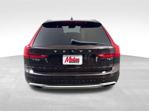 2017 Volvo V90 Cross Country T6