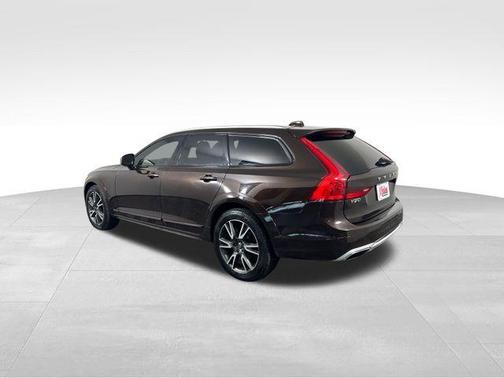 2017 Volvo V90 Cross Country T6