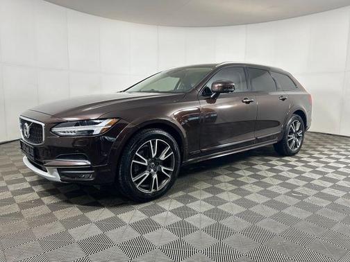 2017 Volvo V90 Cross Country T6