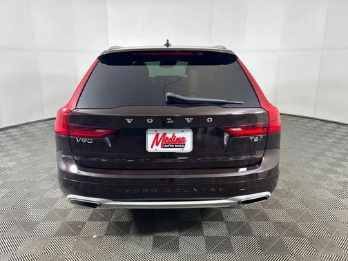 2017 Volvo V90 Cross Country T6