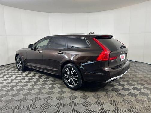 2017 Volvo V90 Cross Country T6