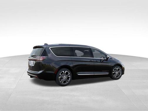 Diamond Black 2026 Chrysler Pacifica Pinnacle