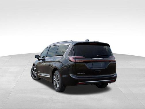 Diamond Black 2026 Chrysler Pacifica Pinnacle
