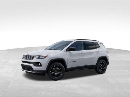 Bright White Clearcoat 2026 Jeep Compass Latitude