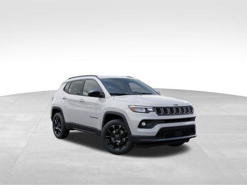 Bright White Clearcoat 2026 Jeep Compass Latitude