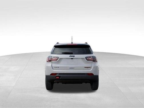 Bright White Clearcoat 2026 Jeep Compass Trailhawk