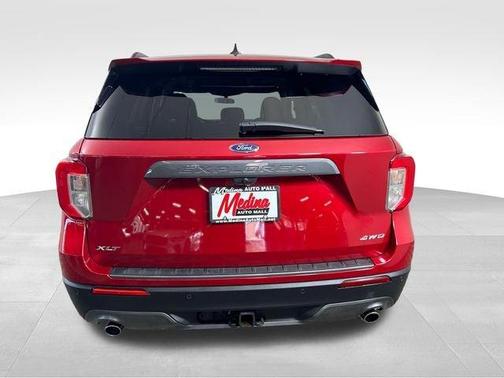 Rapid Red Metallic Tinted Clearcoat 2024 Ford Explorer XLT