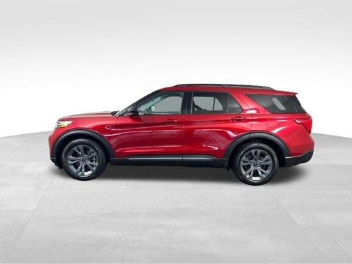 Rapid Red Metallic Tinted Clearcoat 2024 Ford Explorer XLT