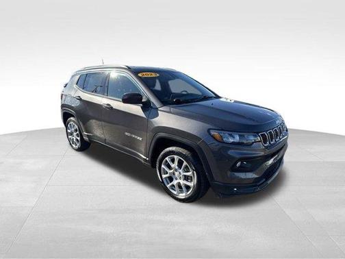Granite Crystal Clearcoat Metallic 2023 Jeep Compass Latitude Lux