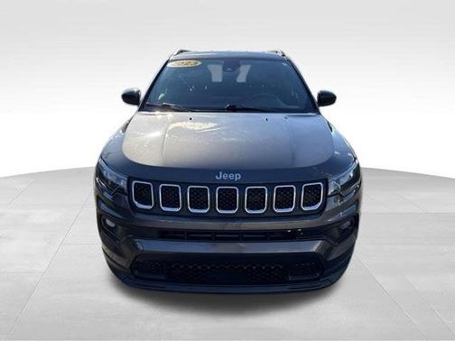 Granite Crystal Clearcoat Metallic 2023 Jeep Compass Latitude Lux