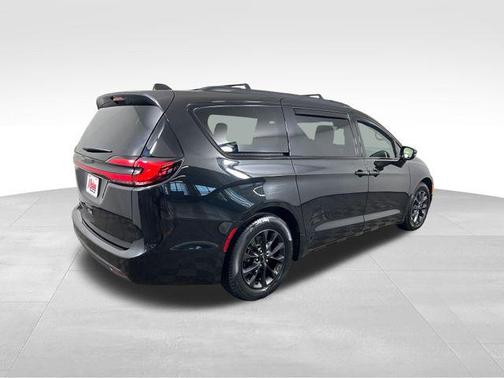 2022 Chrysler Pacifica Touring-L