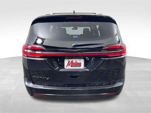 2022 Chrysler Pacifica Touring-L
