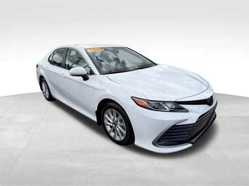 Ice 2024 Toyota Camry LE
