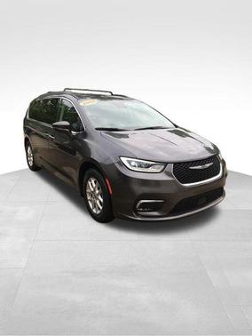 2022 Chrysler Pacifica Touring-L