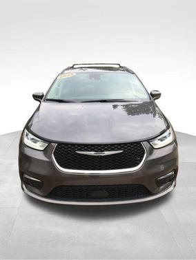2022 Chrysler Pacifica Touring-L