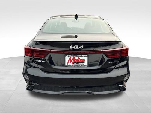 Aurora Black 2024 Kia Forte GT-Line