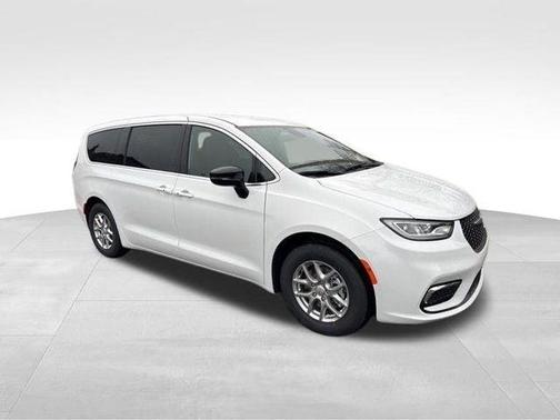 Bright White Clearcoat 2026 Chrysler Pacifica Select