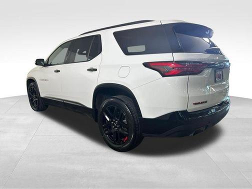 Summit White 2023 Chevrolet Traverse Premier
