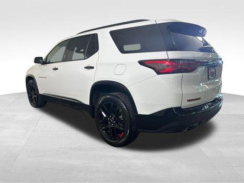 Summit White 2023 Chevrolet Traverse Premier