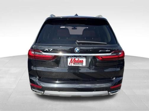 Black Sapphire Metallic 2020 BMW X7 xDrive40i