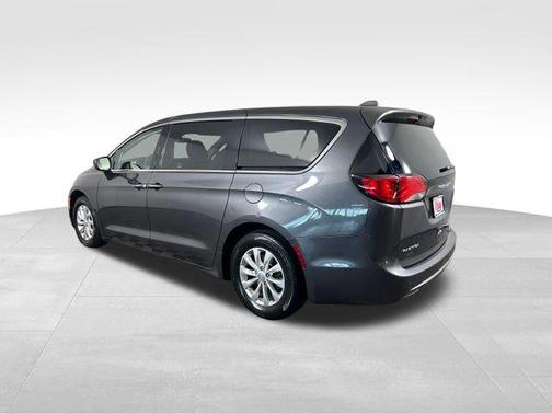 Granite Crystal Clearcoat Metallic 2018 Chrysler Pacifica Touring Plus