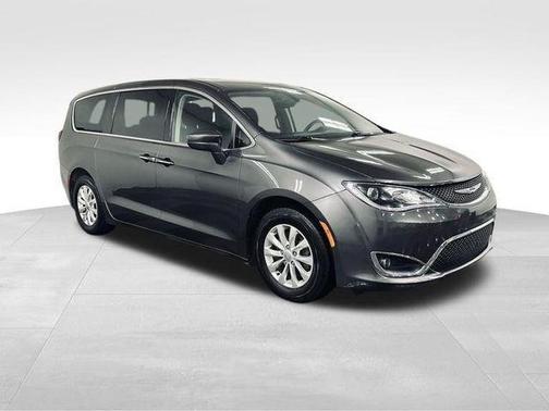 Granite Crystal Clearcoat Metallic 2018 Chrysler Pacifica Touring Plus