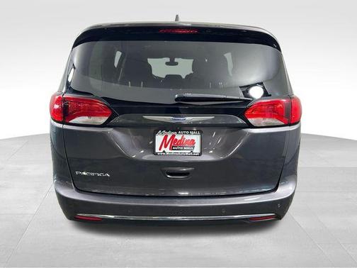 Granite Crystal Clearcoat Metallic 2018 Chrysler Pacifica Touring Plus
