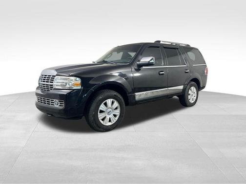 Tuxedo Black Metallic 2014 Lincoln Navigator Base