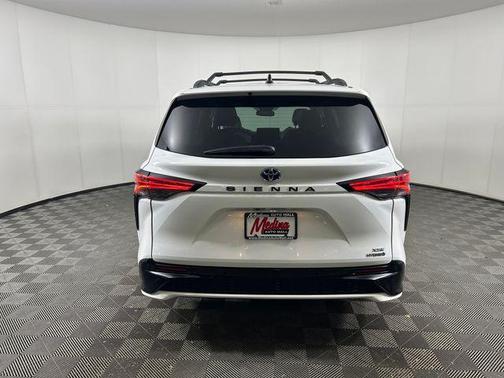 2022 Toyota Sienna XSE 7 Passenger