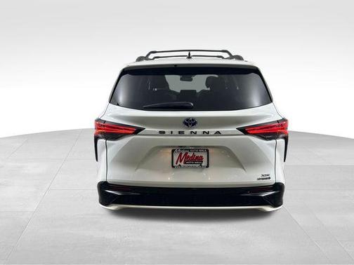 2022 Toyota Sienna XSE 7 Passenger