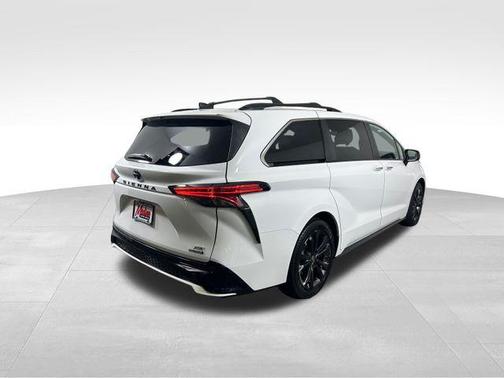 2022 Toyota Sienna XSE 7 Passenger
