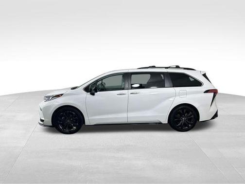 2022 Toyota Sienna XSE 7 Passenger