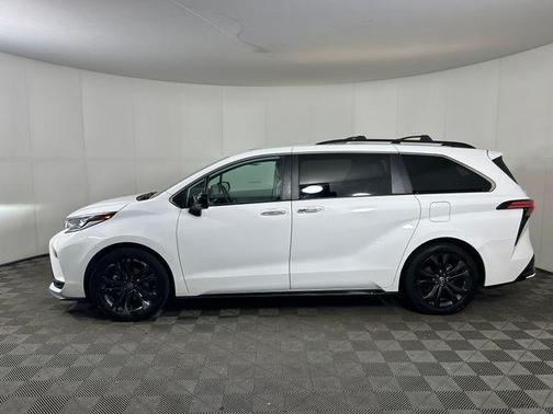 2022 Toyota Sienna XSE 7 Passenger