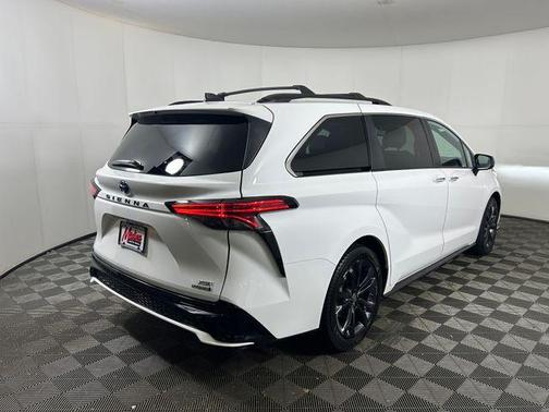 2022 Toyota Sienna XSE 7 Passenger