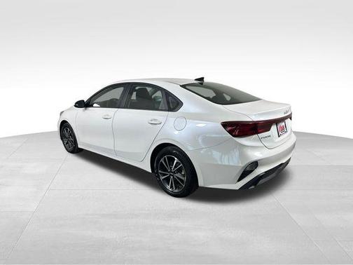 Snow White Pearl 2024 Kia Forte LXS