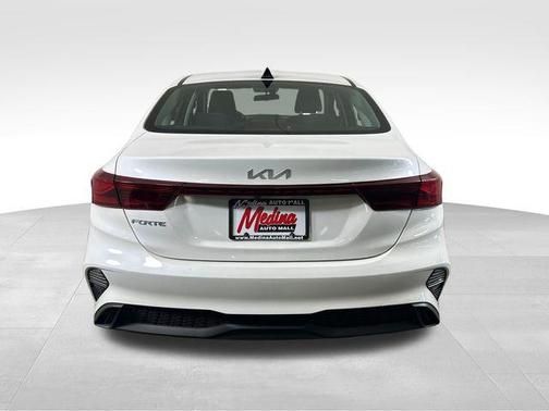 Snow White Pearl 2024 Kia Forte LXS