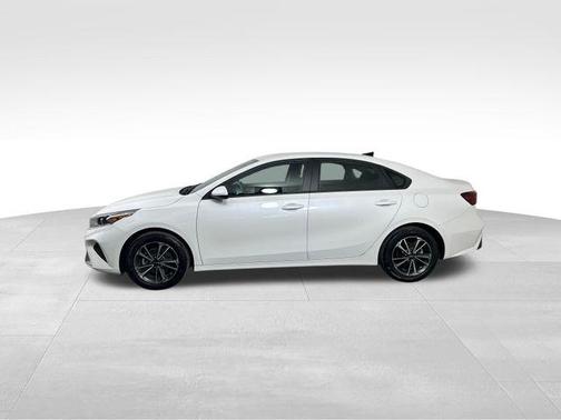 Snow White Pearl 2024 Kia Forte LXS