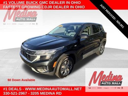 Fusion Orange 2024 Kia Seltos LX