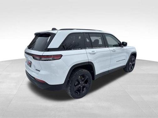Bright White Clearcoat 2025 Jeep Grand Cherokee Limited