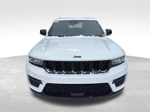 Bright White Clearcoat 2025 Jeep Grand Cherokee Limited