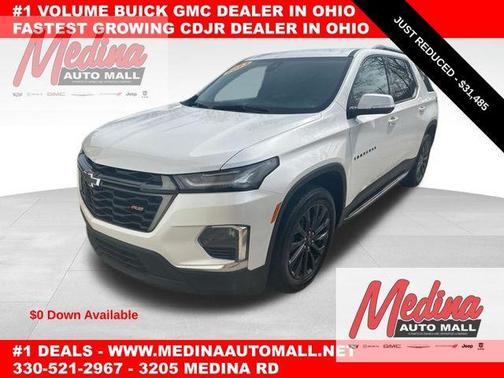 Iridescent Pearl Tricoat 2023 Chevrolet Traverse RS