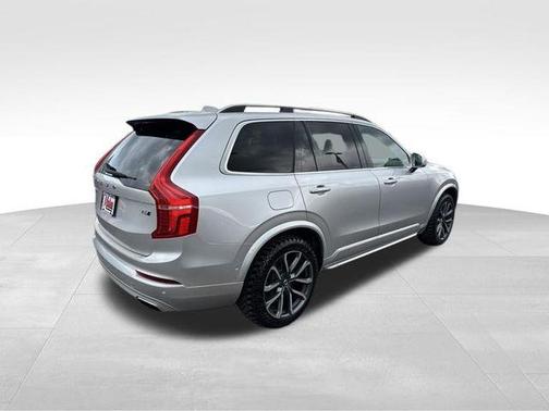 Bright Silver Metallic 2017 Volvo XC90 T6 Momentum
