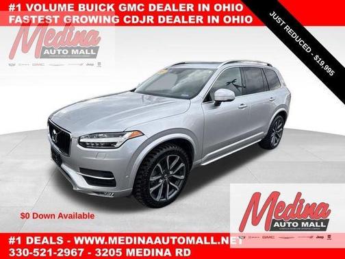 Bright Silver Metallic 2017 Volvo XC90 T6 Momentum