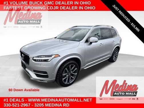 Bright Silver Metallic 2017 Volvo XC90 T6 Momentum