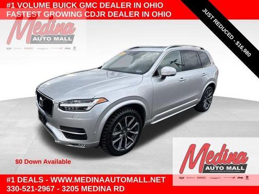 Bright Silver Metallic 2017 Volvo XC90 T6 Momentum