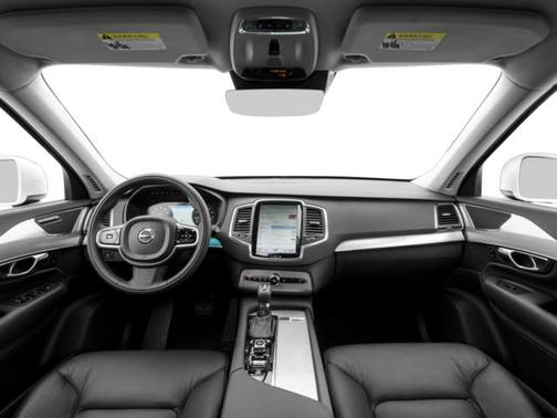 Bright Silver Metallic 2017 Volvo XC90 T6 Momentum